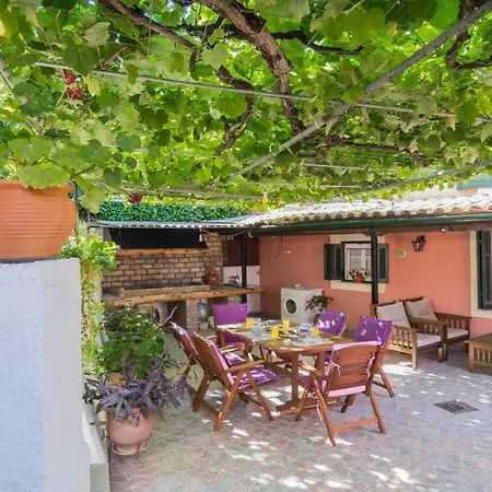Holiday home Tzeris House Doukades